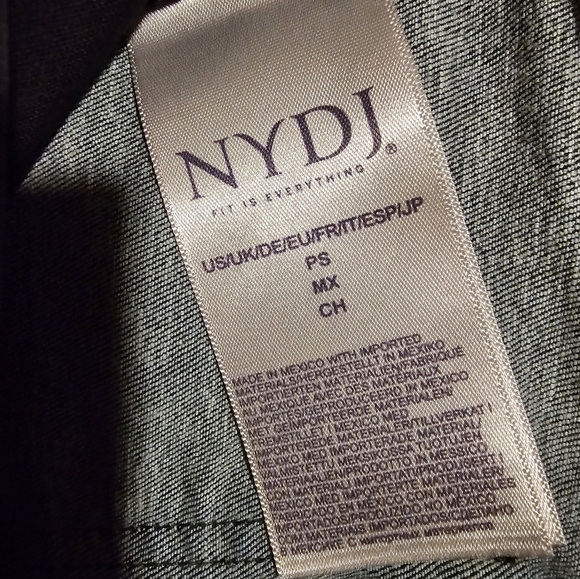 NYDJ women's straight leg, dark wash, like new, Size 0-4 Petite, pull on stretch - Picture 3 of 11